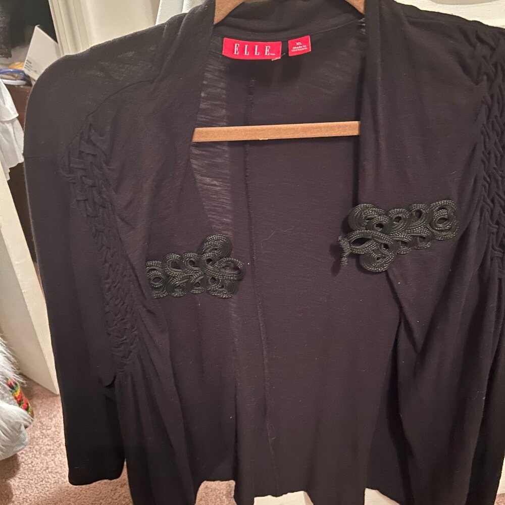elle  open blouse  frog closure